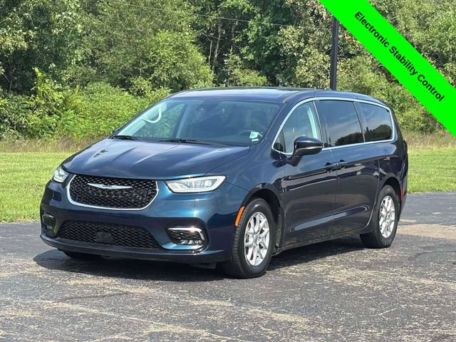 Used 2023 Chrysler Pacifica Touring-L FWD image 32