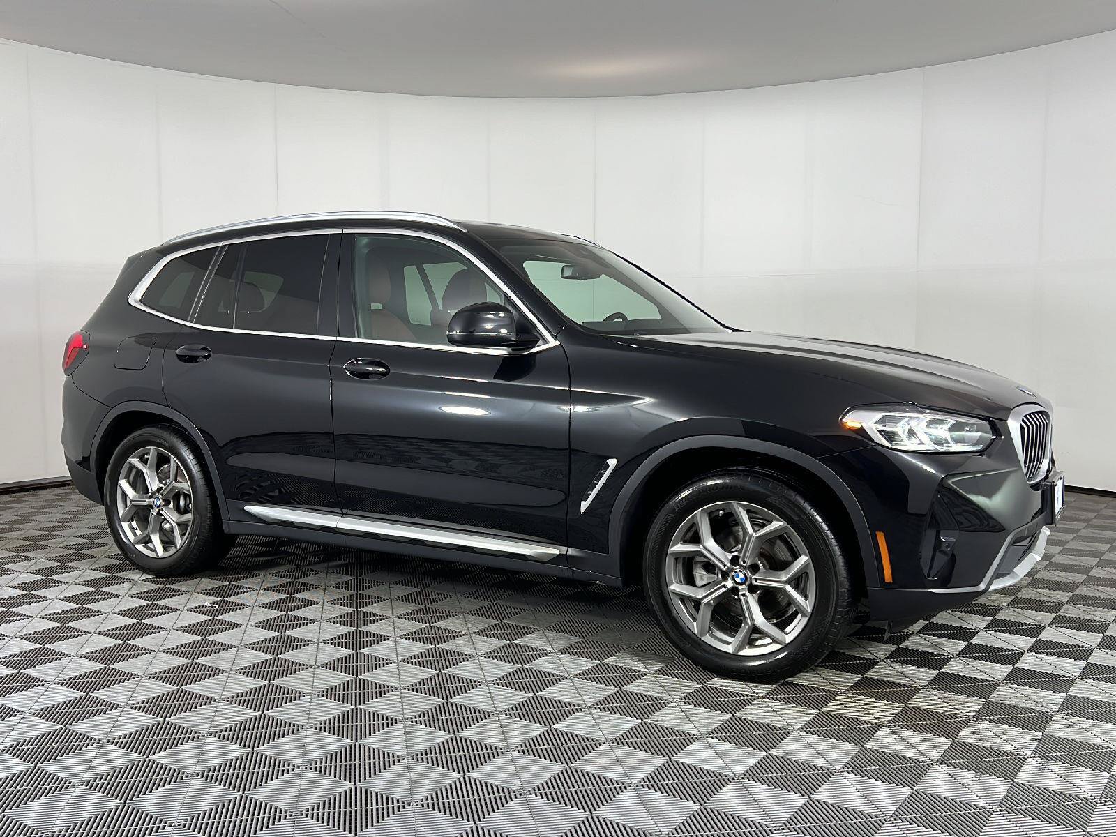 Used 2022 BMW X3 xDrive30i w/ Premium Package 2 AWD/4WD image 3
