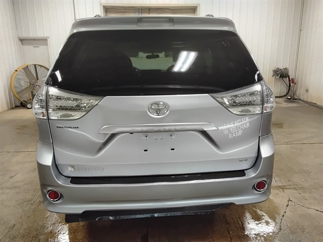 Used 2014 Toyota Sienna SE FWD image 8