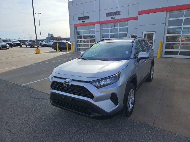 Used 2019 Toyota RAV4 LE image 3