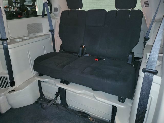 Used 2014 Dodge Grand Caravan SXT image 24
