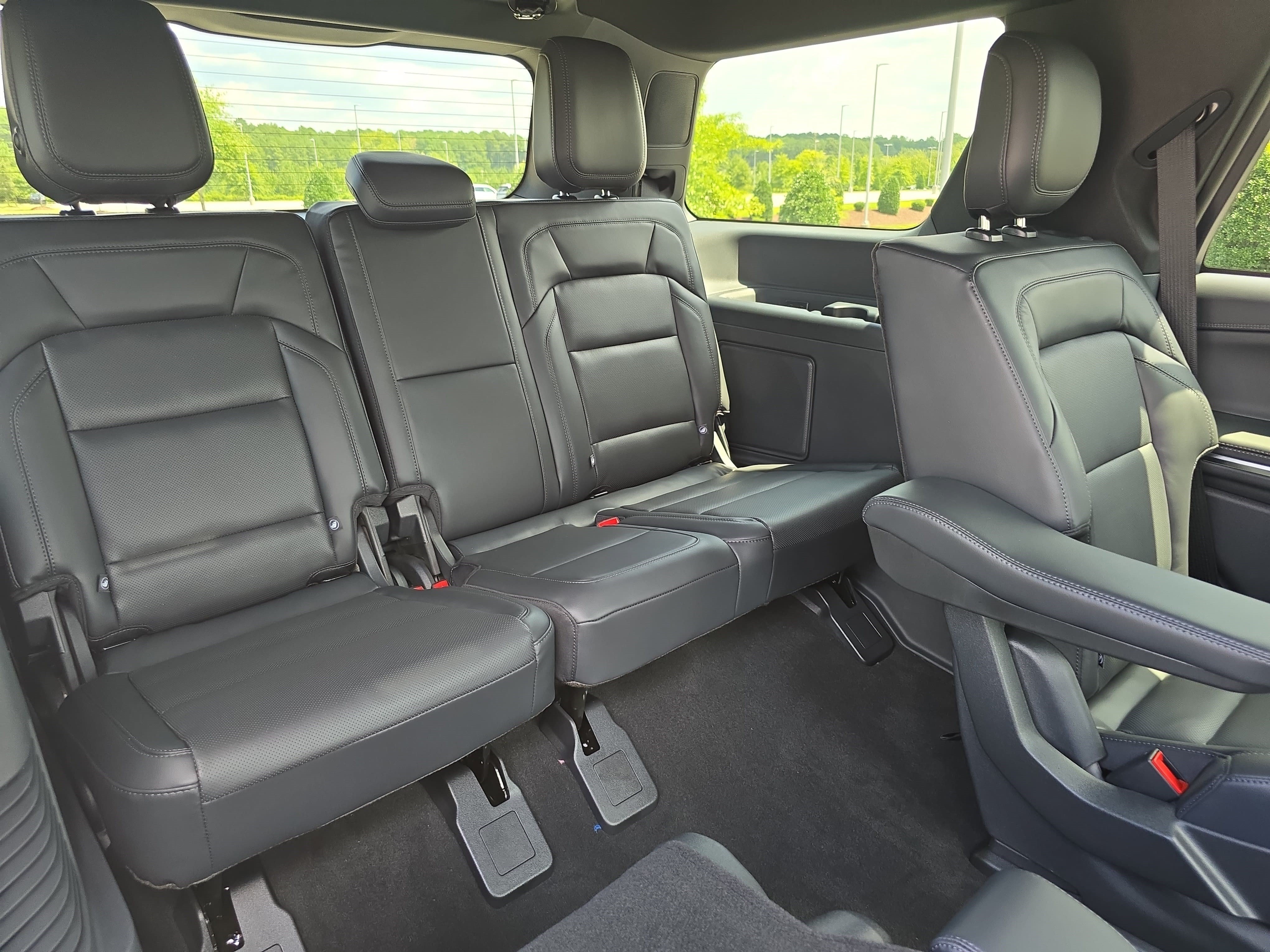 New 2027 Lincoln Navigator Reserve w/ Jet Appearance Package AWD/4WD image 12
