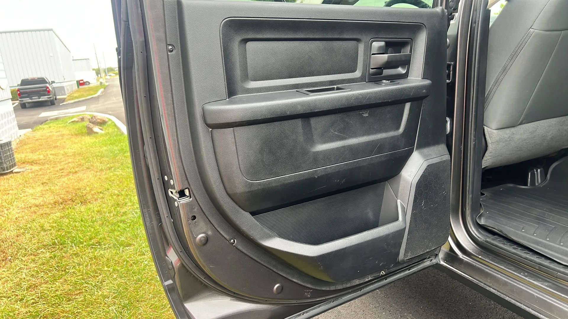 Used 2017 RAM 2500 Tradesman w/ Chrome Appearance Group image 9
