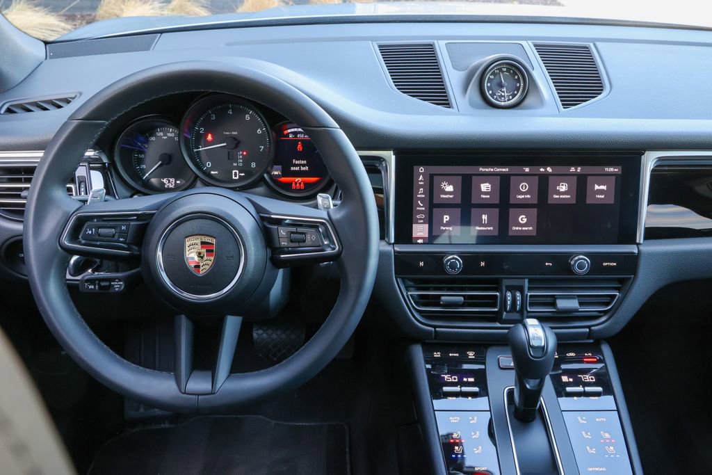 Certified 2025 Porsche Macan image 27