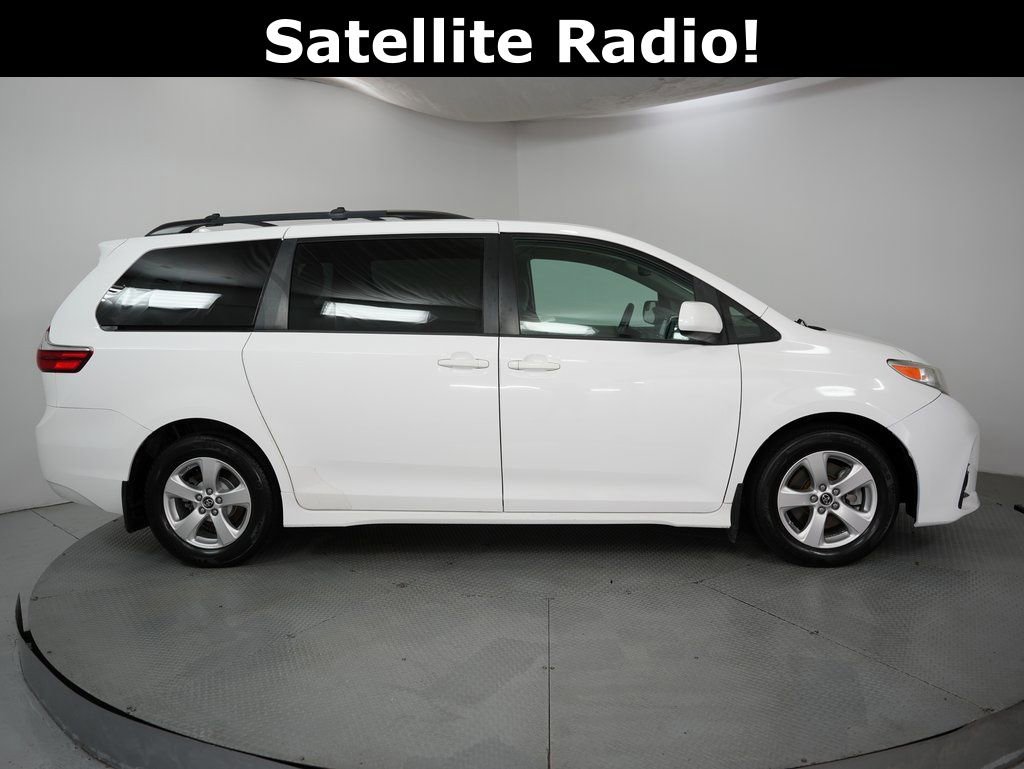 Used 2018 Toyota Sienna LE w/ Carpet Mat Package image 5