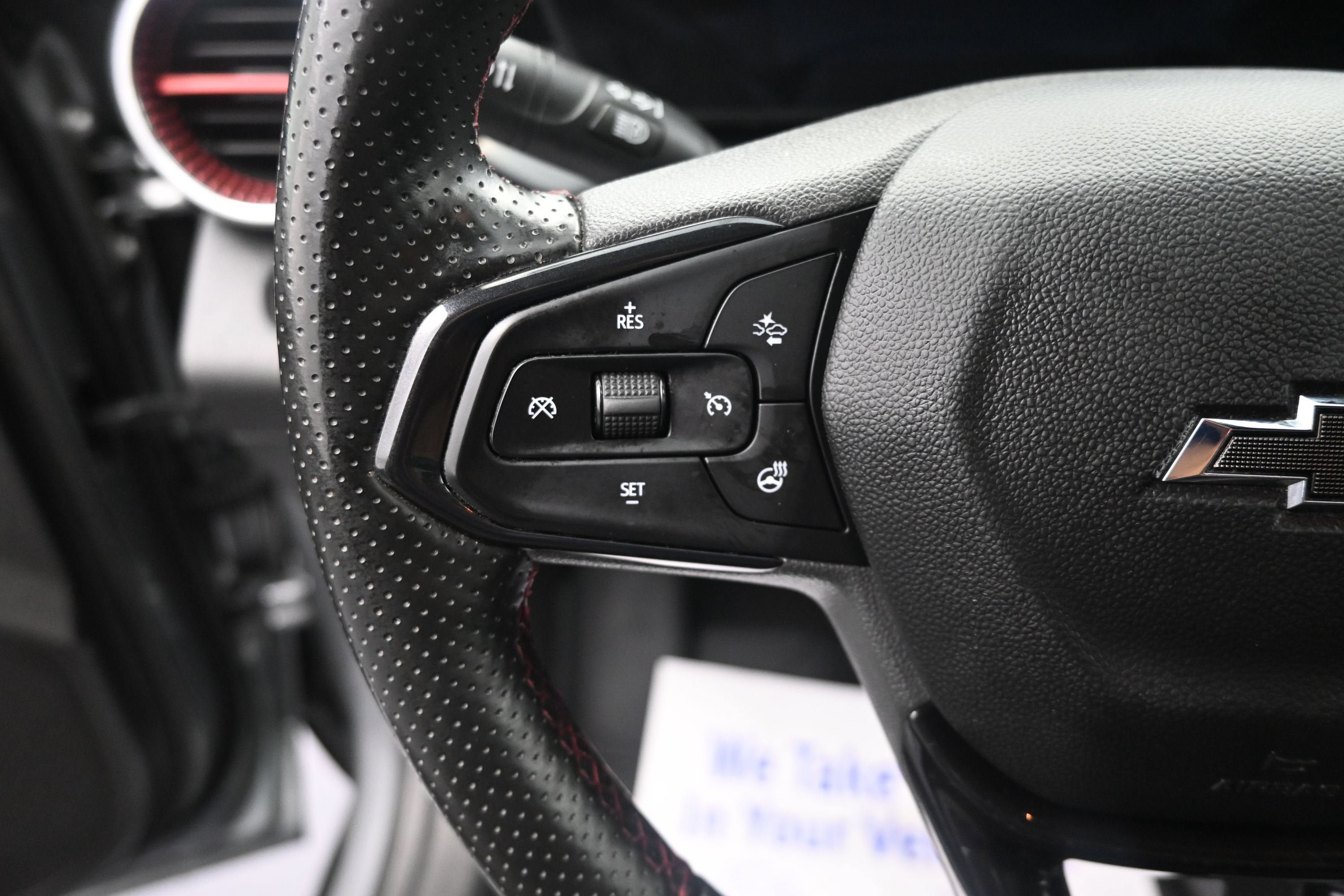 Used 2025 Chevrolet Trax RS w/ Sunroof Package FWD image 12