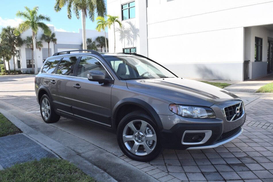 Used 2011 Volvo XC70 3.2 w/ Premium Pkg image 1
