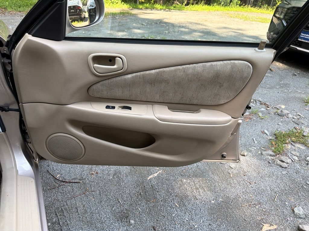 Used 1998 Toyota Corolla FWD image 12