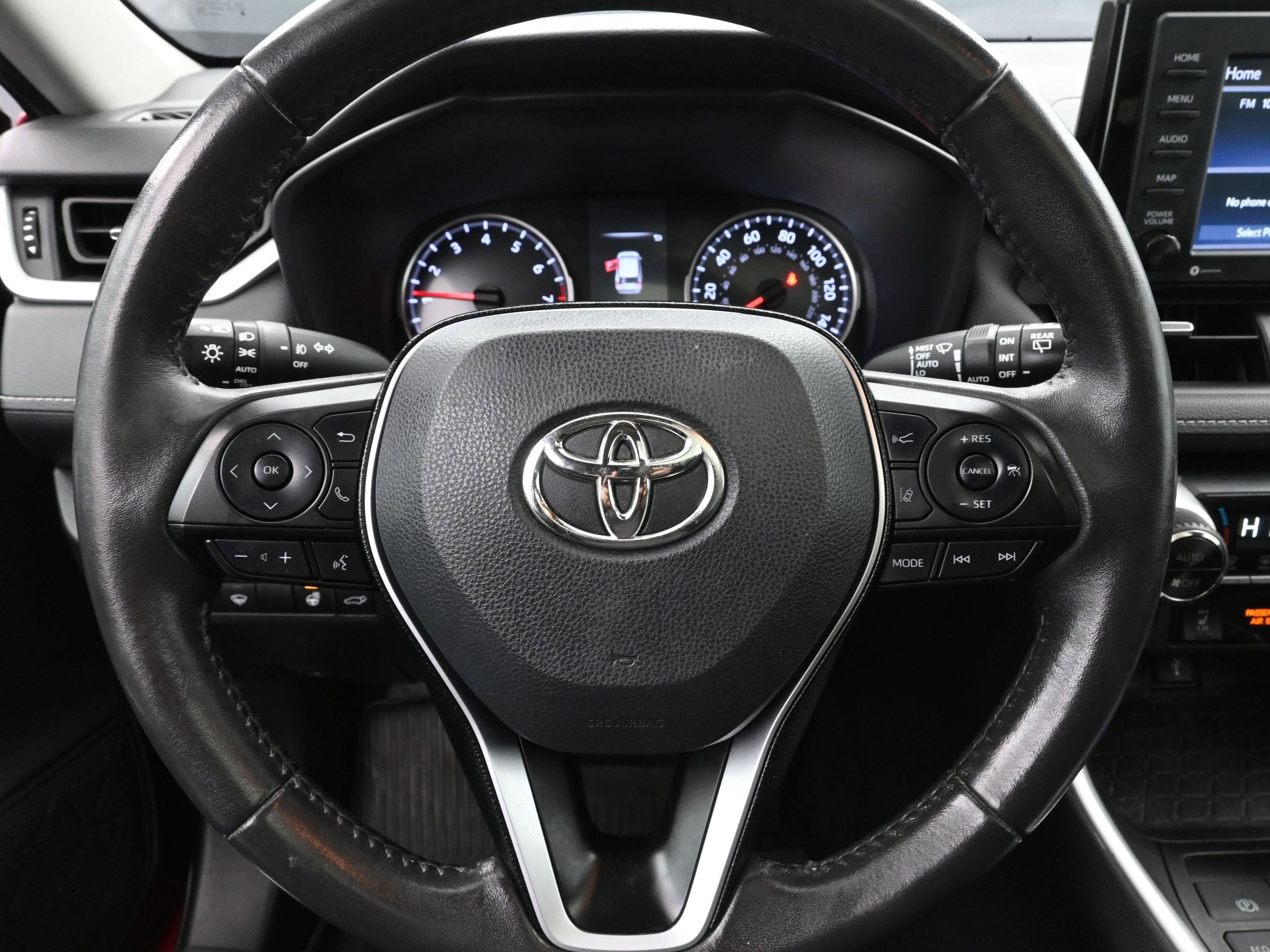 Used 2021 Toyota RAV4 XLE Premium image 13