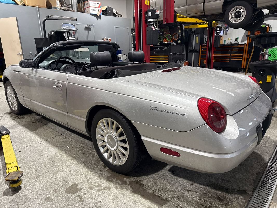 Used 2004 Ford Thunderbird image 29