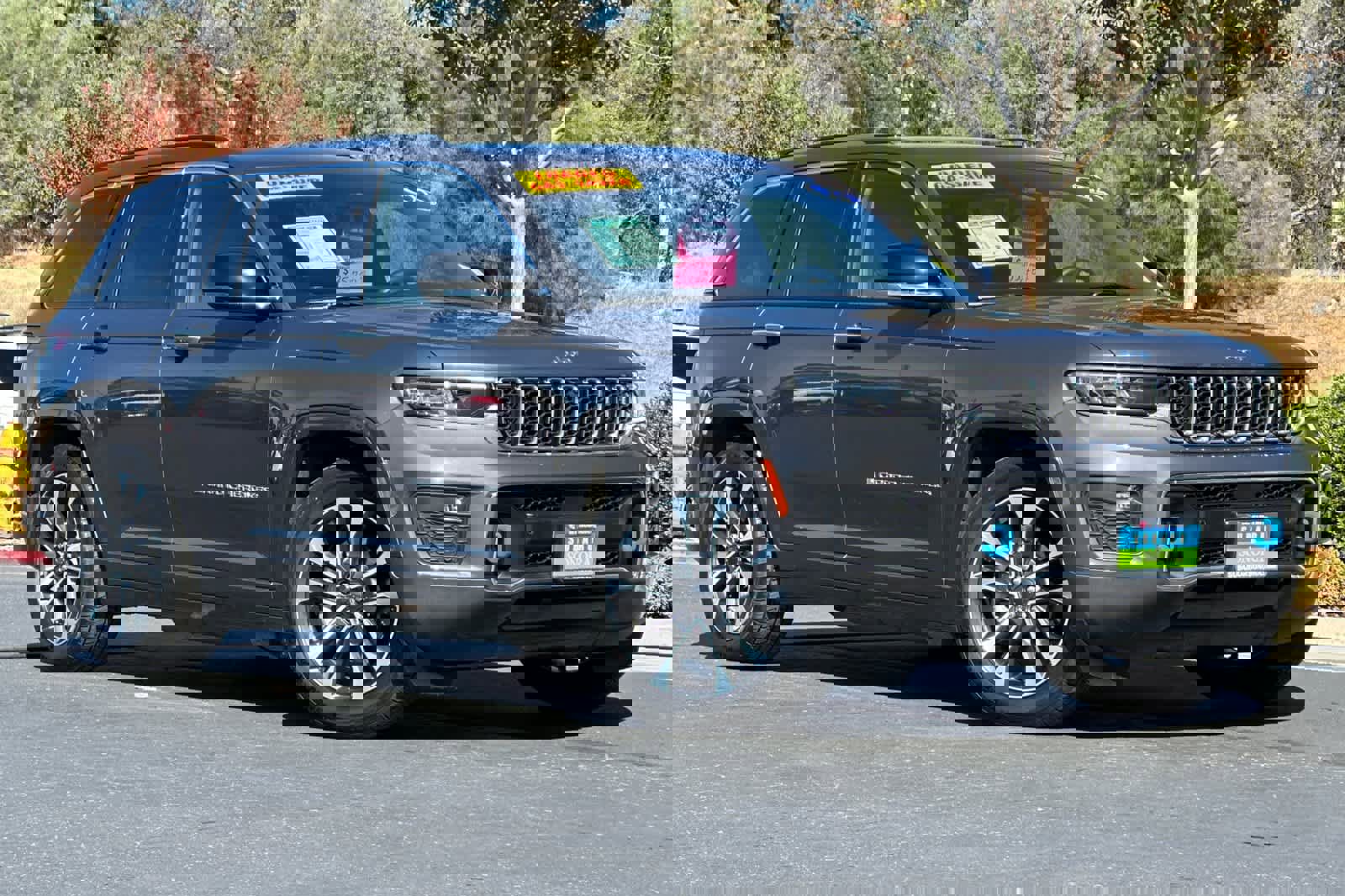 Used 2022 Jeep Grand Cherokee Overland w/ Advanced Protech Group III image 2