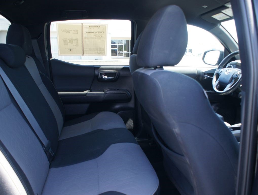 Used 2020 Toyota Tacoma TRD Off-Road w/ Technology Package AWD/4WD image 19