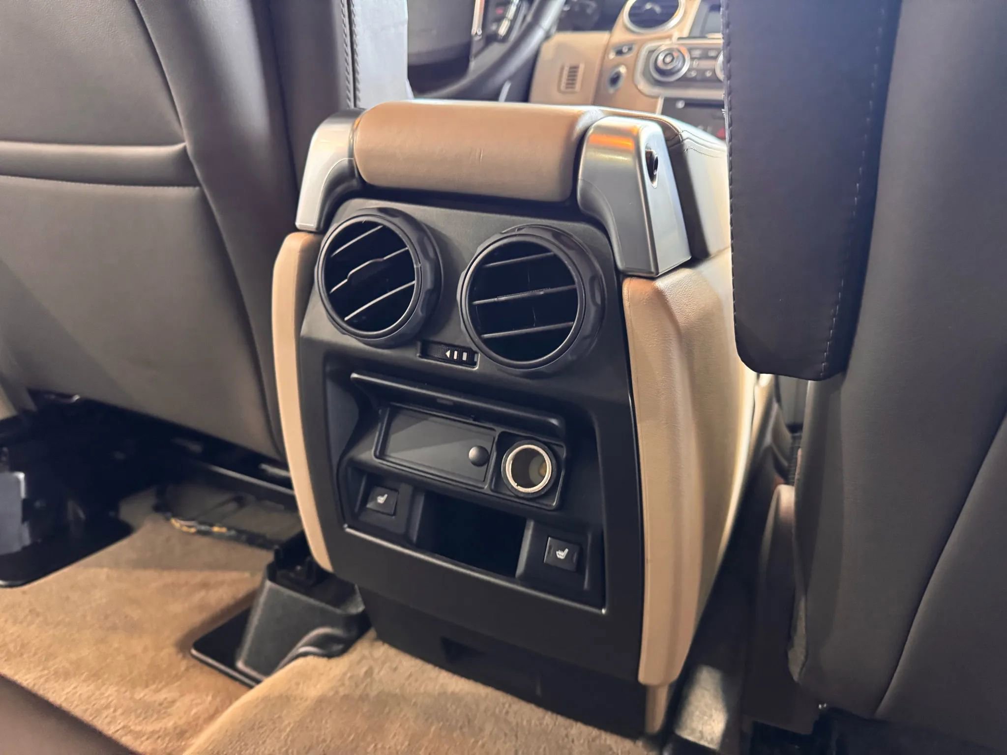 Used 2016 Land Rover LR4 HSE LUX image 17