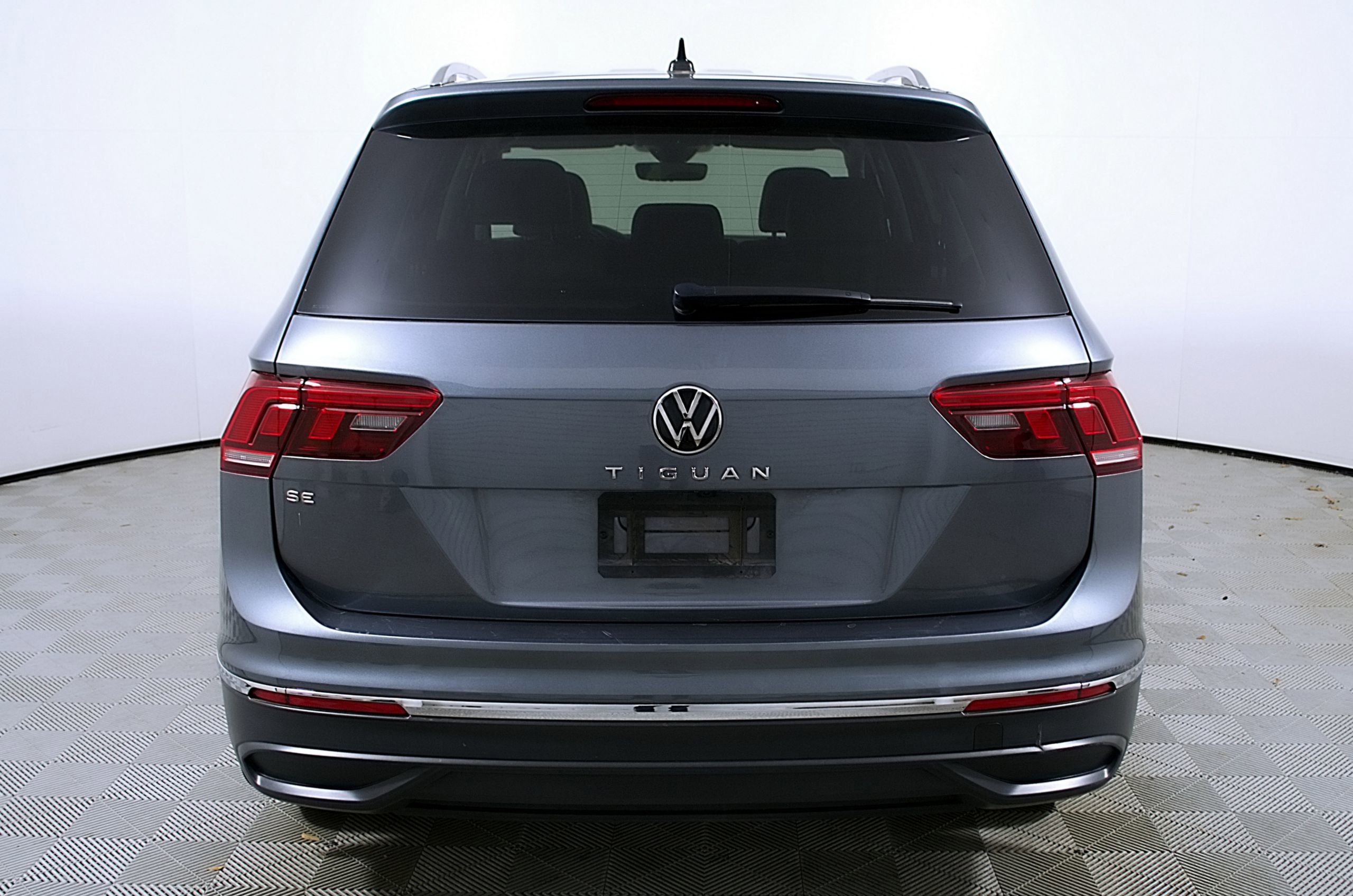 Used 2024 Volkswagen Tiguan SE w/ MDO Package, Three-Row image 8