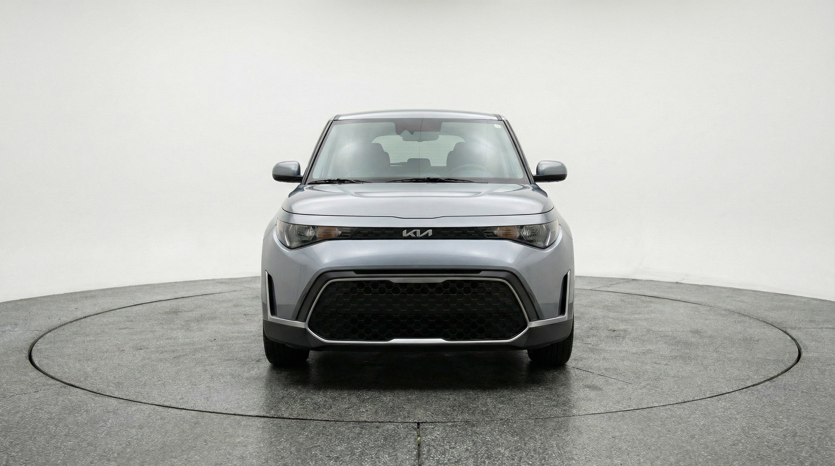 Used 2025 Kia Soul LX w/ LX Technology Package FWD image 2