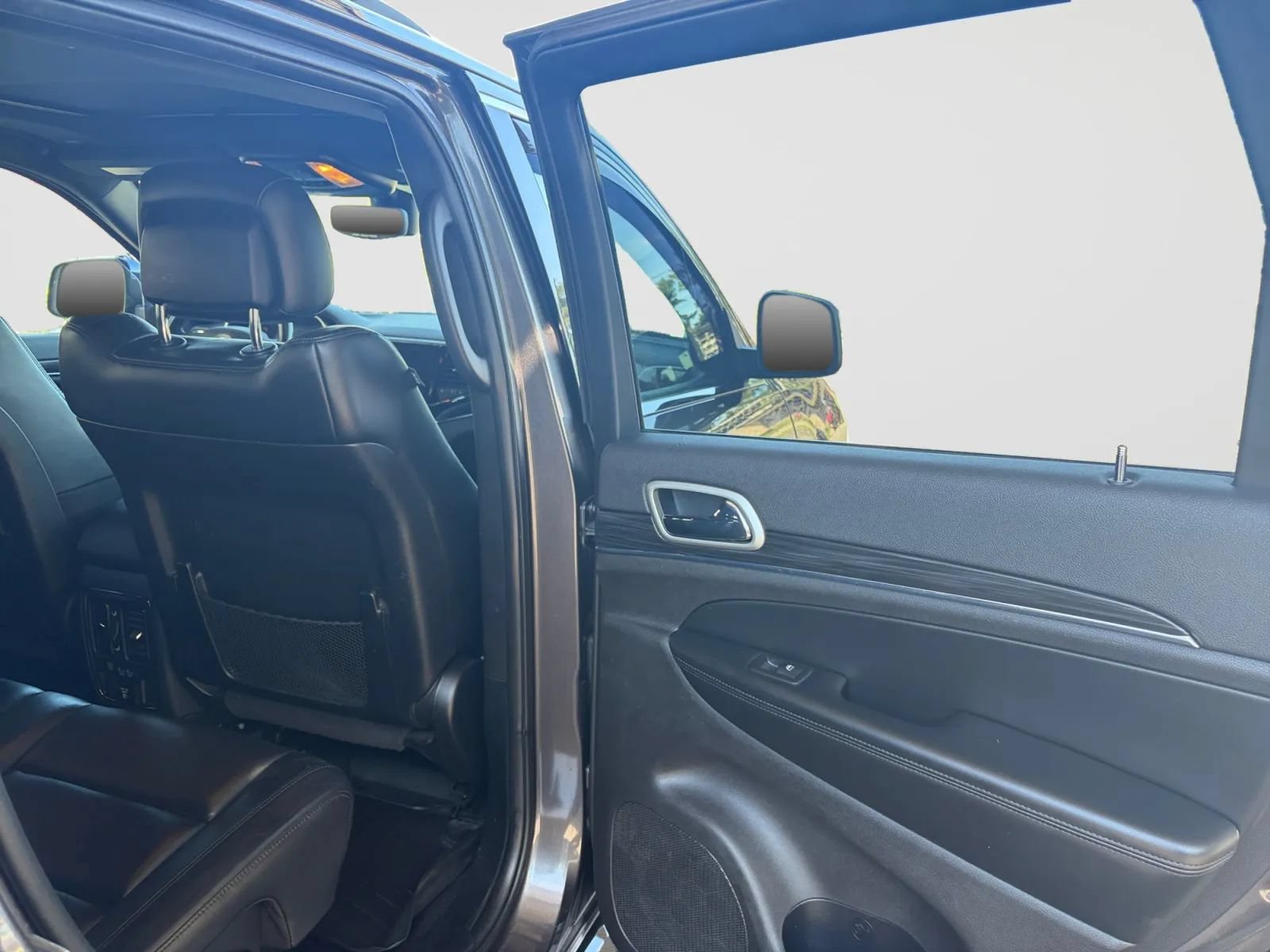Used 2020 Jeep Grand Cherokee Limited AWD/4WD image 17