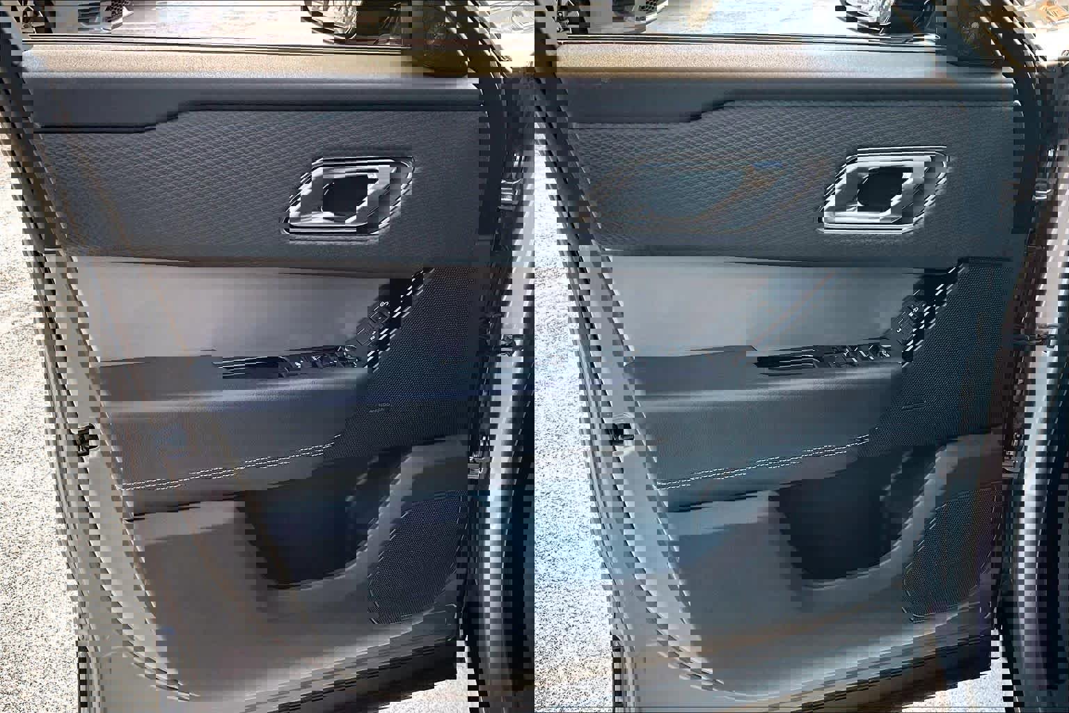 Used 2020 Land Rover Range Rover Velar R-Dynamic S image 22