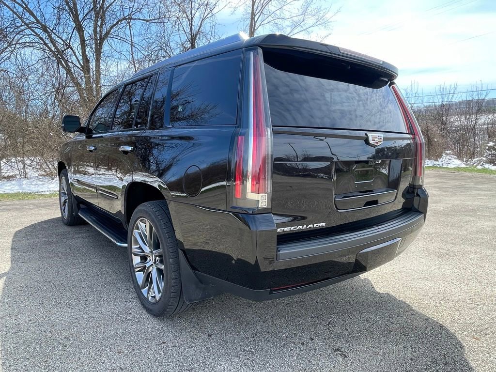 Certified 2020 Cadillac Escalade Luxury w/ Escalade Sport Edition image 4