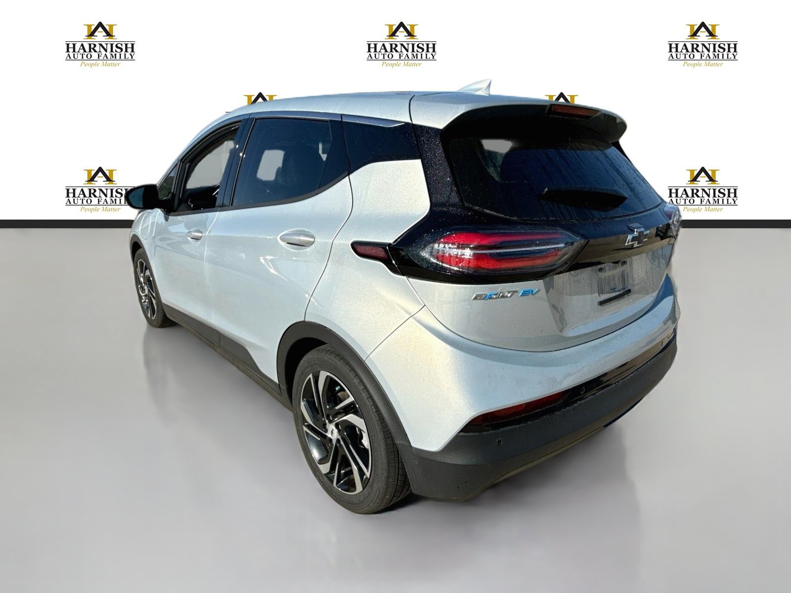 Used 2023 Chevrolet Bolt LT w/ Infotainment Package FWD image 3