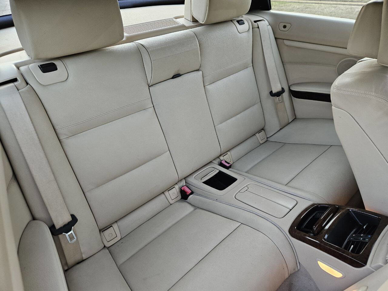 Used 2009 BMW 335i Convertible image 17