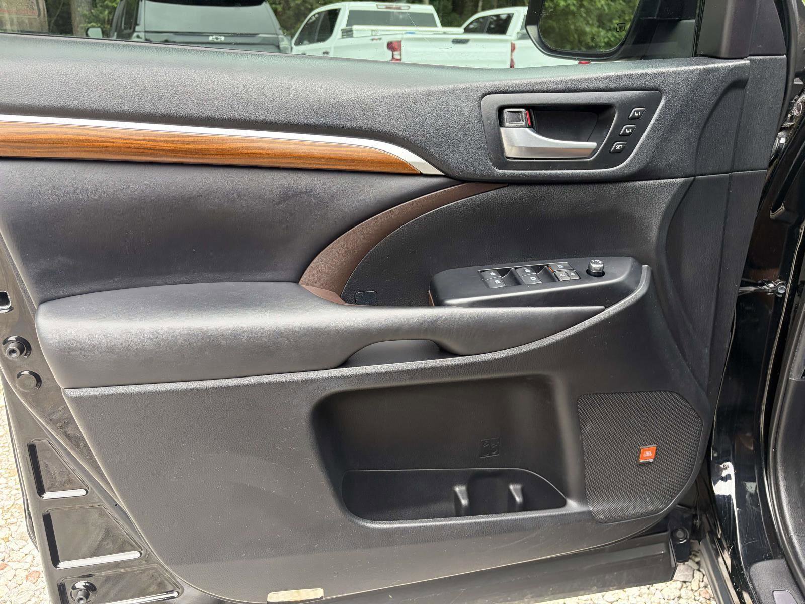 Used 2019 Toyota Highlander Limited FWD image 5