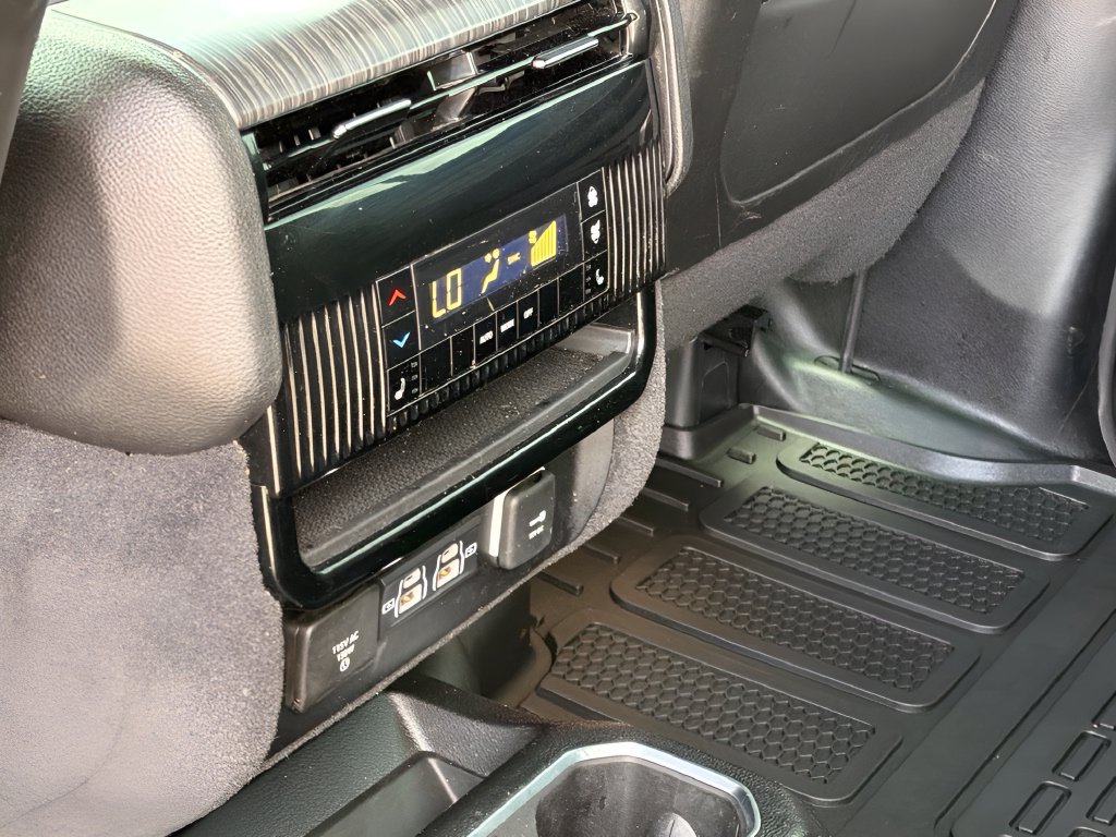 Used 2024 Jeep Wagoneer Series II w/ Premium Group I AWD/4WD image 13