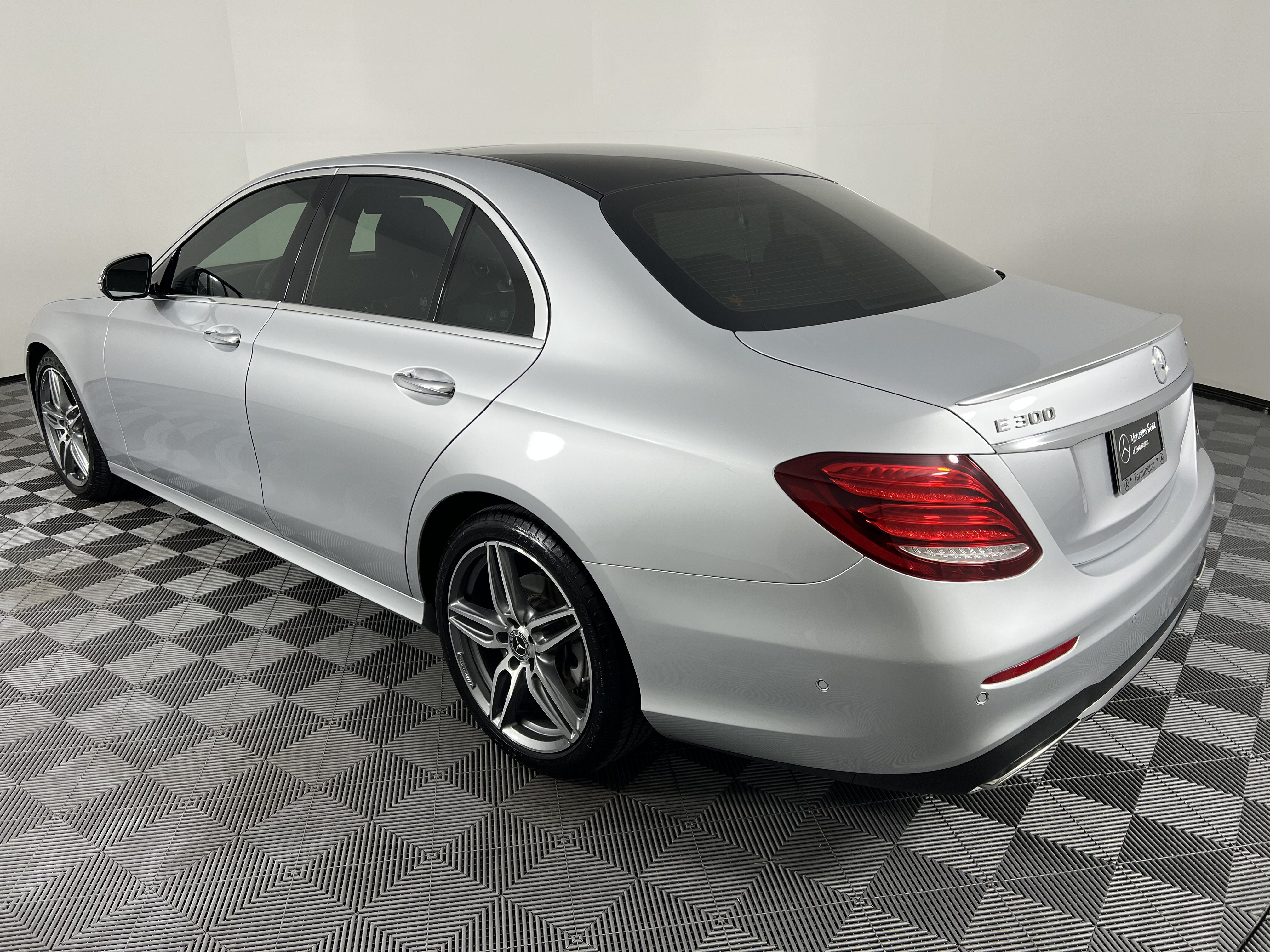 Certified 2019 Mercedes-Benz E 300 4MATIC image 10