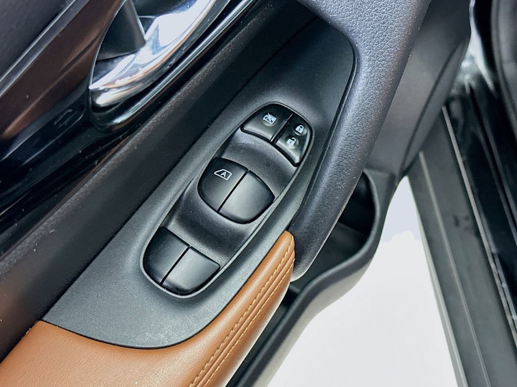 Used 2017 Nissan Rogue SL w/ SL Premium Package image 20