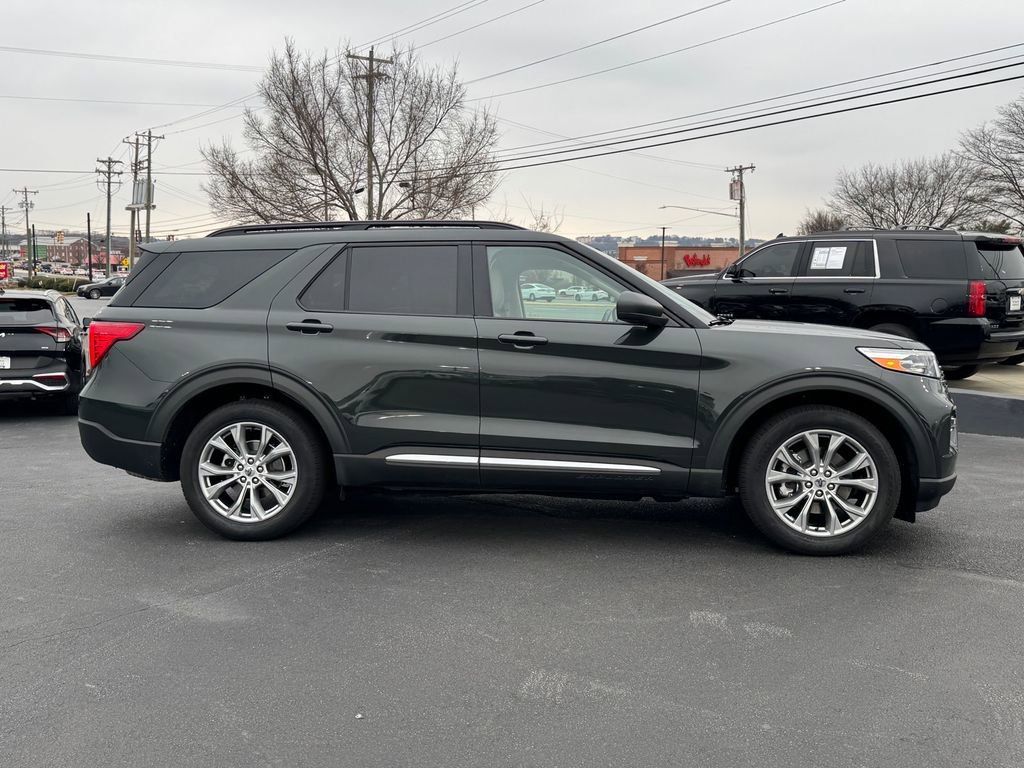 Used 2022 Ford Explorer XLT w/ Equipment Group 202A image 2