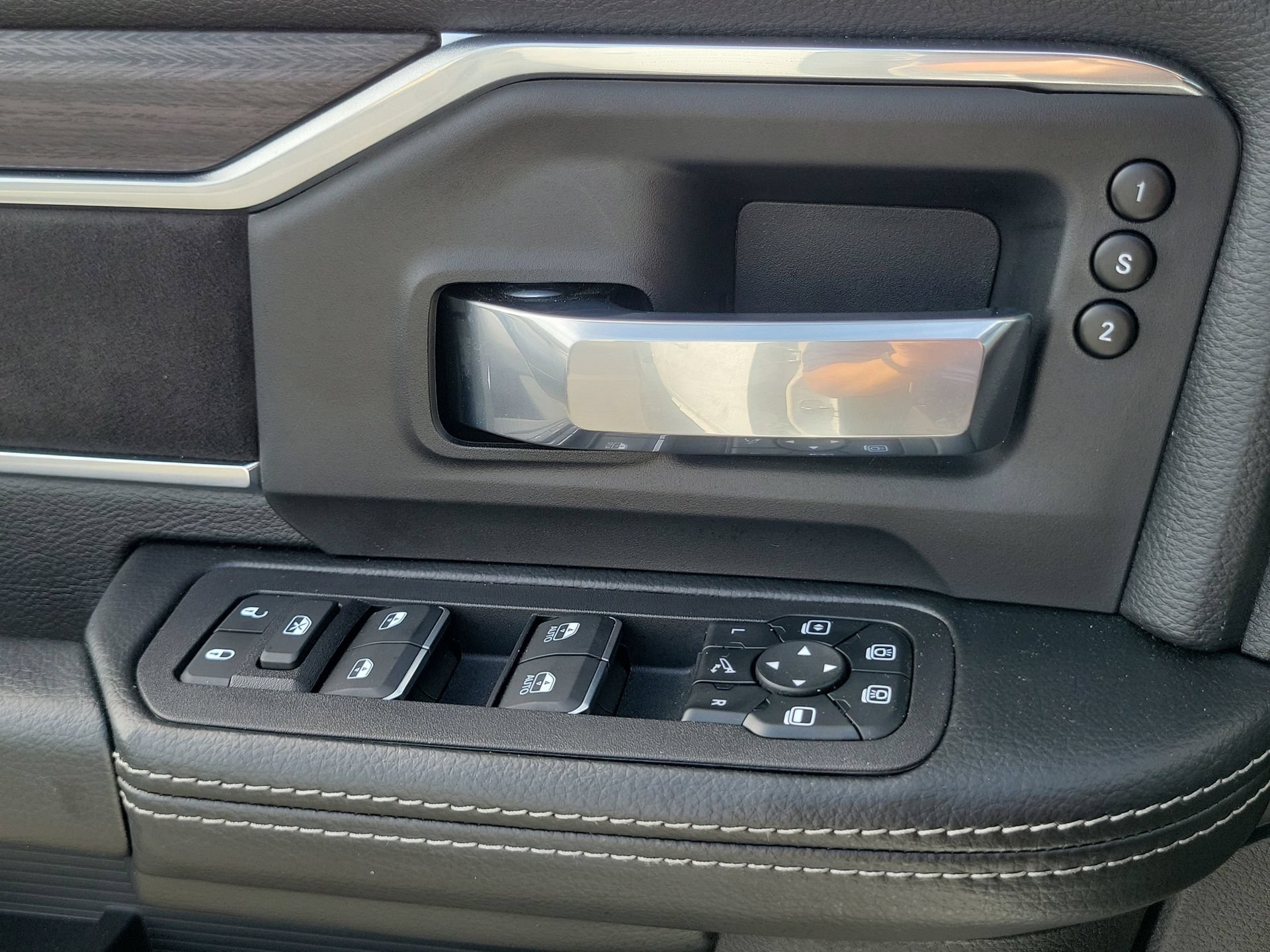 Used 2025 RAM 2500 Laramie AWD/4WD image 16