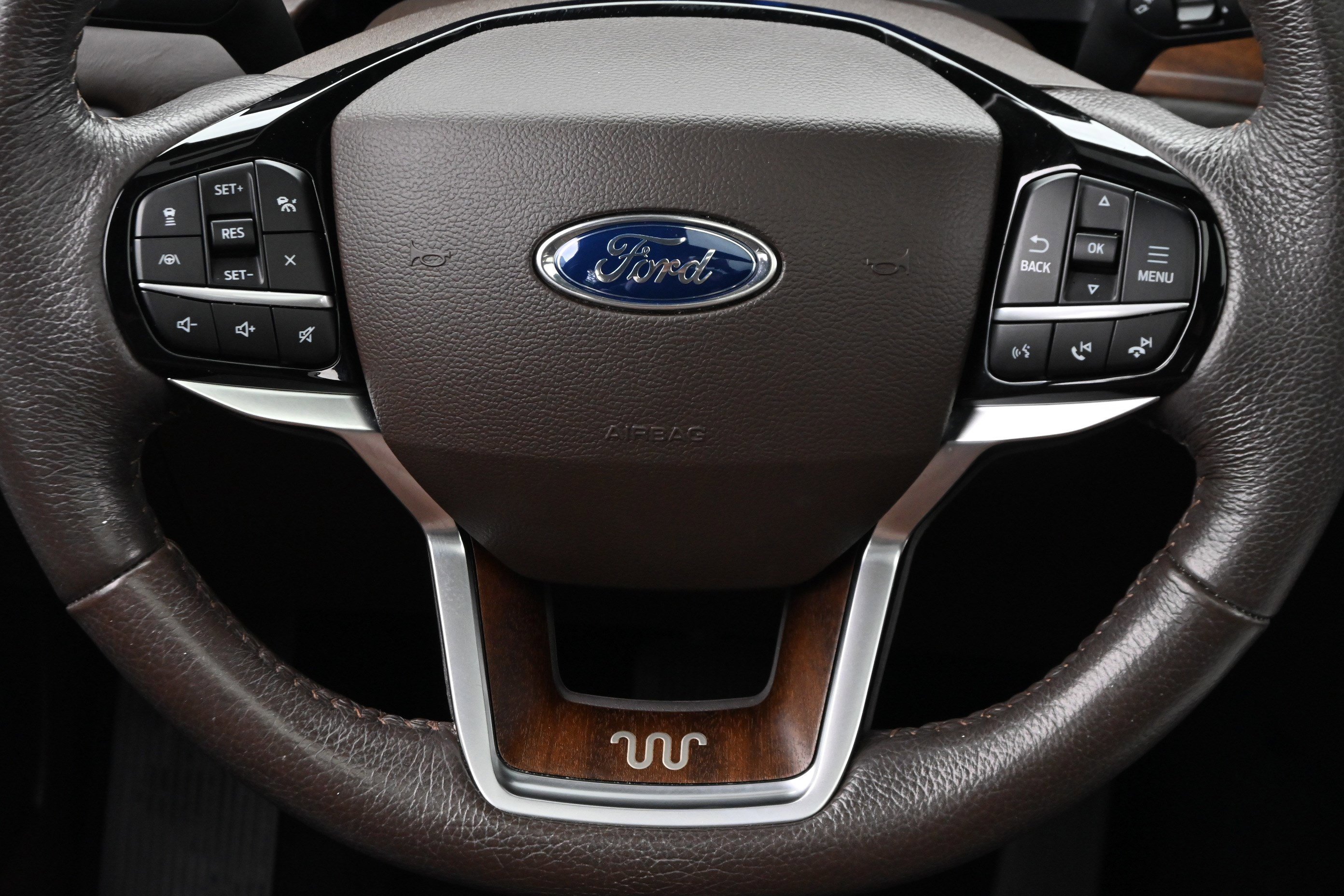 Used 2022 Ford Explorer King Ranch w/ Class IV Trailer Tow Package AWD/4WD image 32