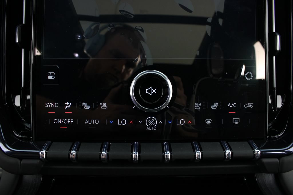 New 2026 GMC Yukon XL AT4 Ultimate AWD/4WD image 8