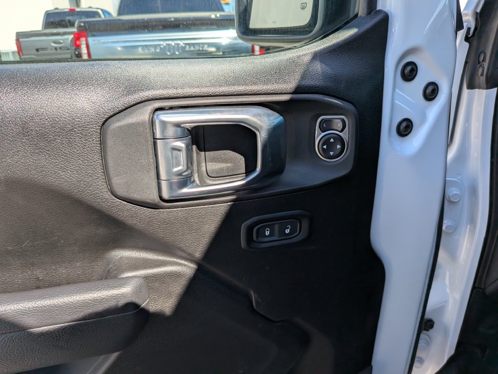 Used 2024 Jeep Gladiator Mojave w/ Technology Group AWD/4WD image 21