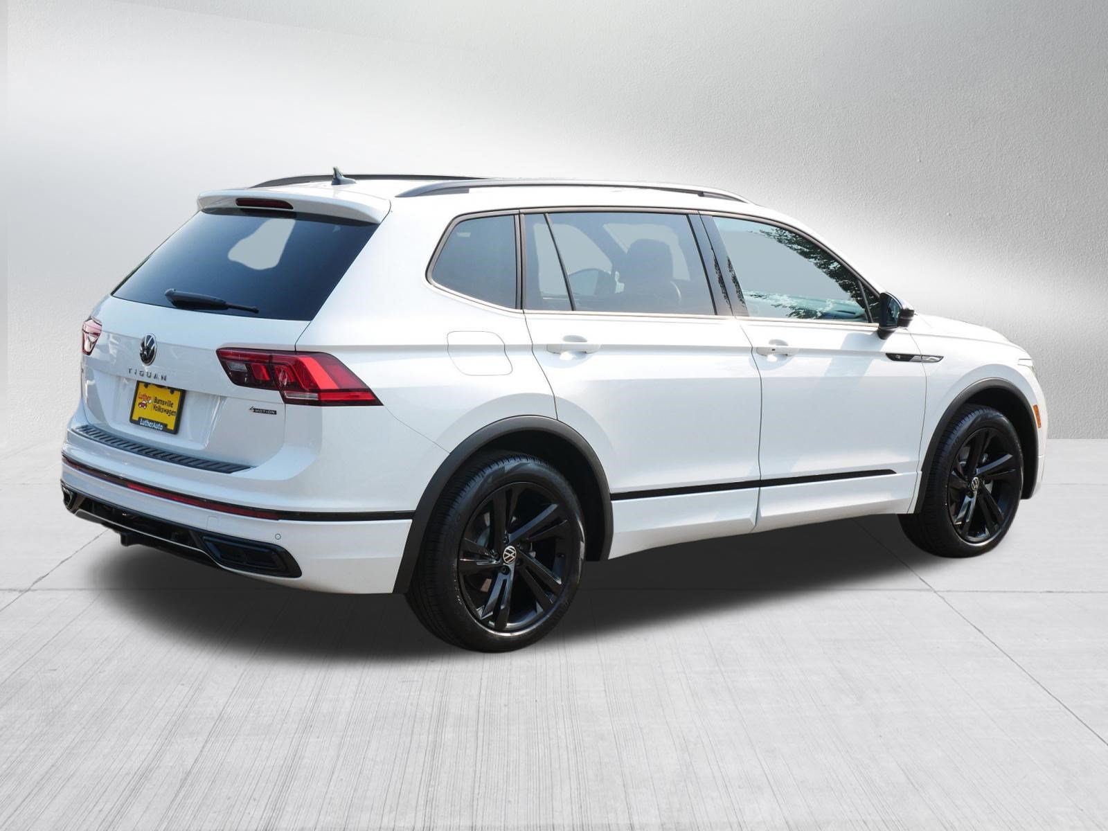 Certified 2023 Volkswagen Tiguan SE R-Line AWD/4WD image 7