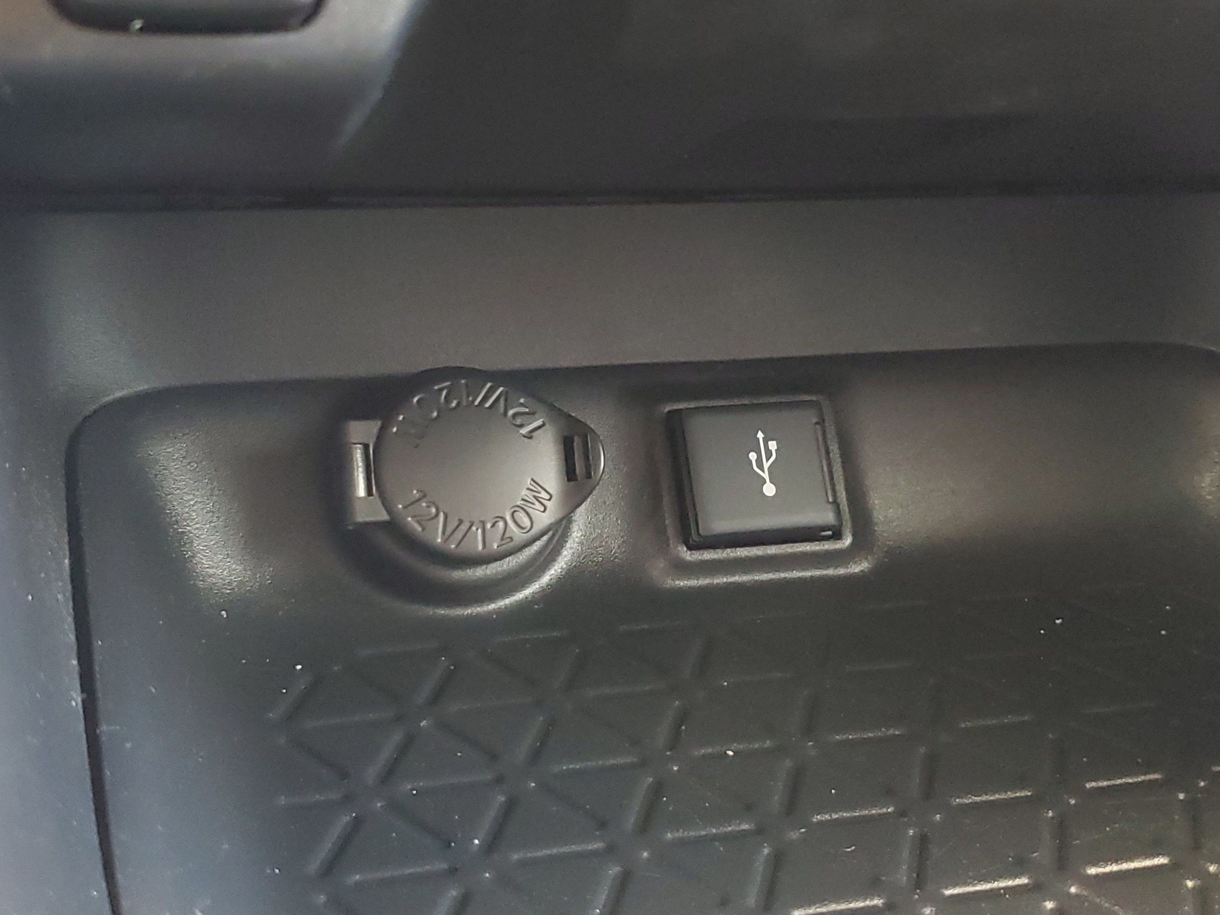 Used 2021 Toyota RAV4 LE FWD image 28