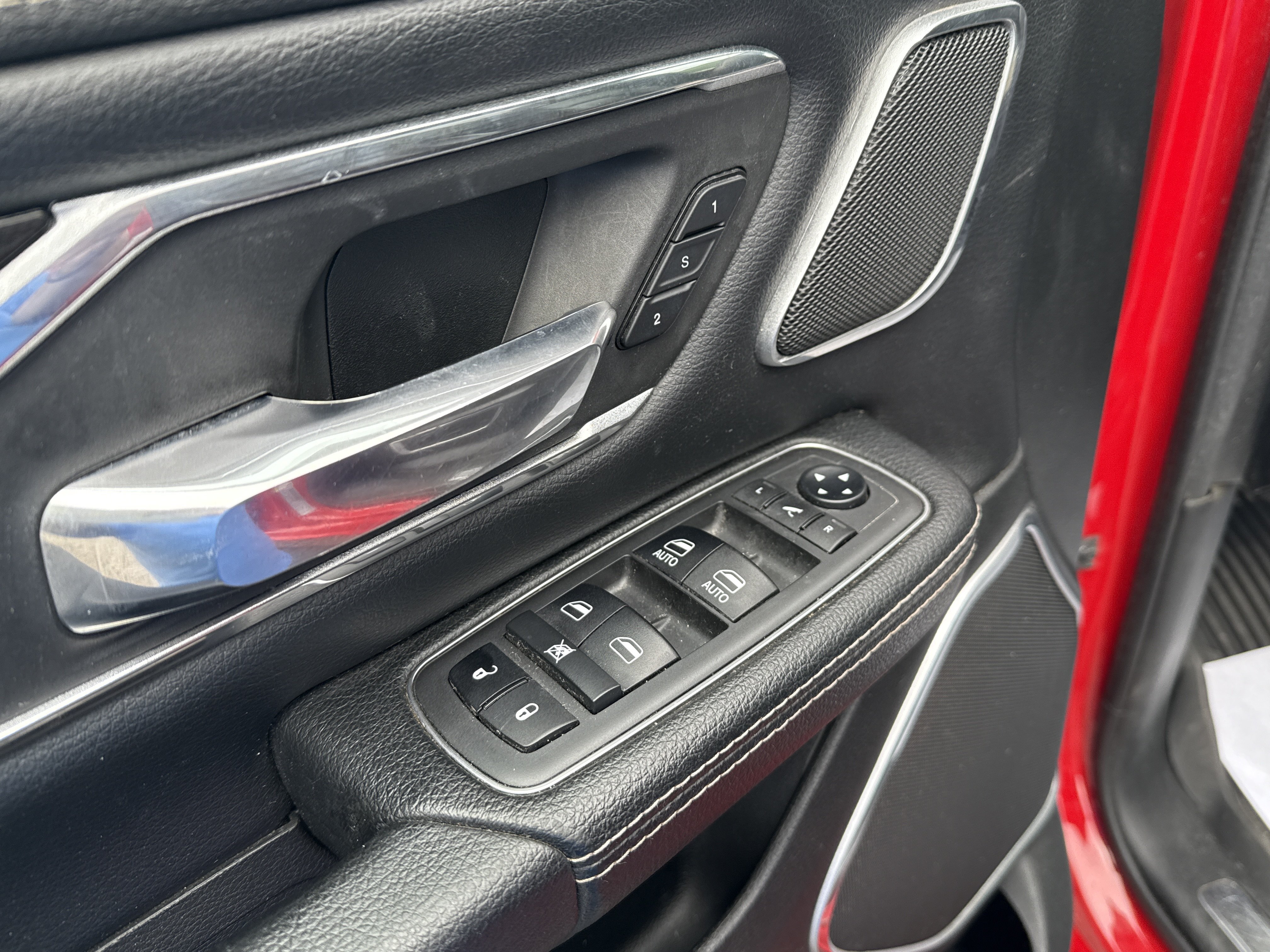 Used 2019 RAM 1500 Laramie AWD/4WD image 17
