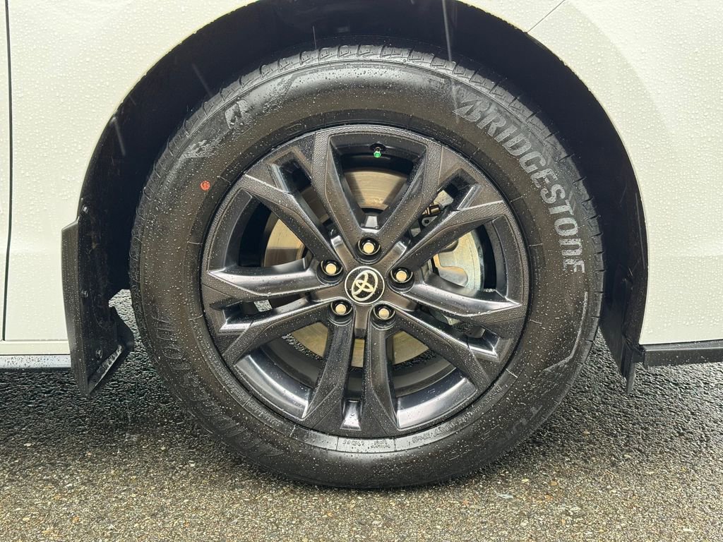 Used 2025 Toyota Sienna XSE w/ XSE Premium Package image 41