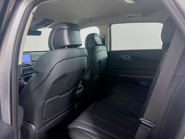 Used 2025 Genesis GV80 2.5T Standard AWD/4WD image 23
