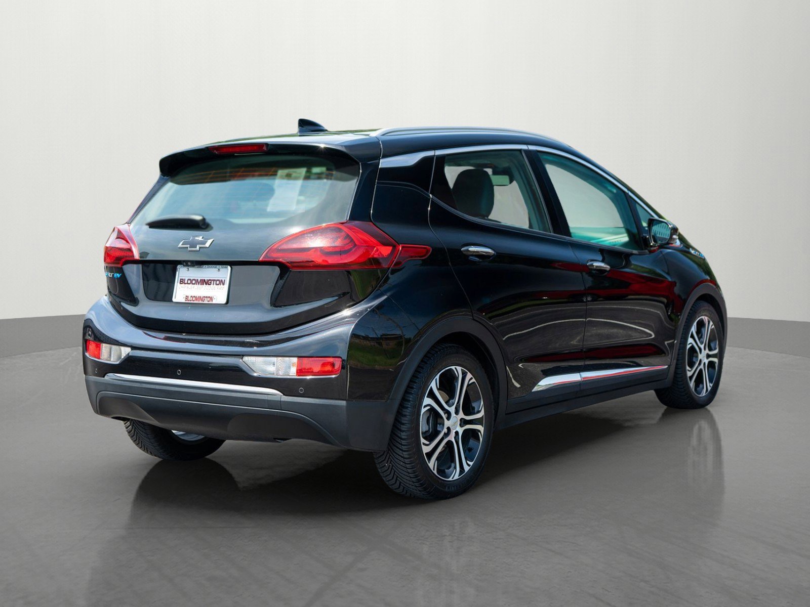 Used 2019 Chevrolet Bolt Premier w/ Infotainment Package FWD image 7