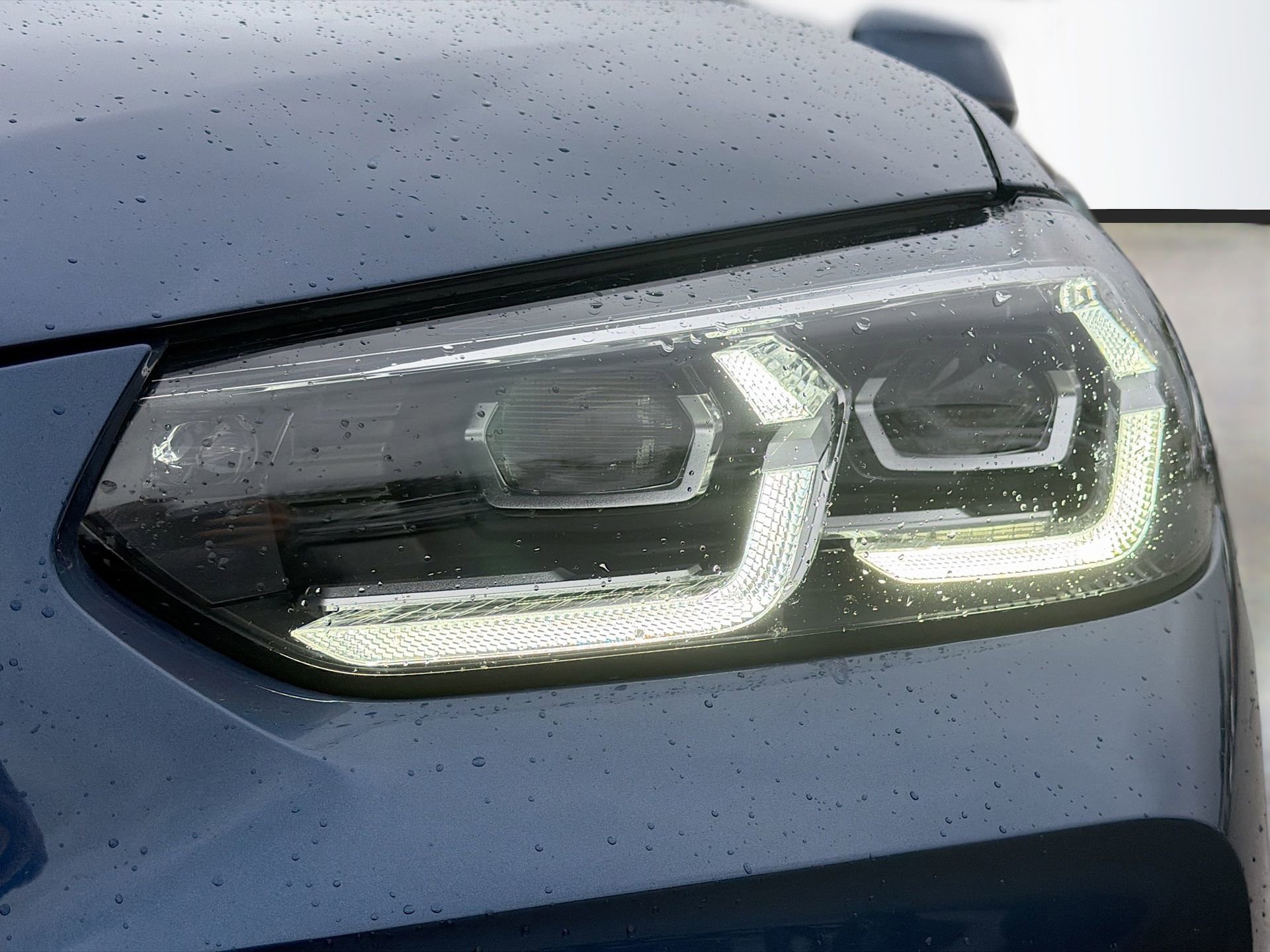 Certified 2025 BMW X4 xDrive30i image 10