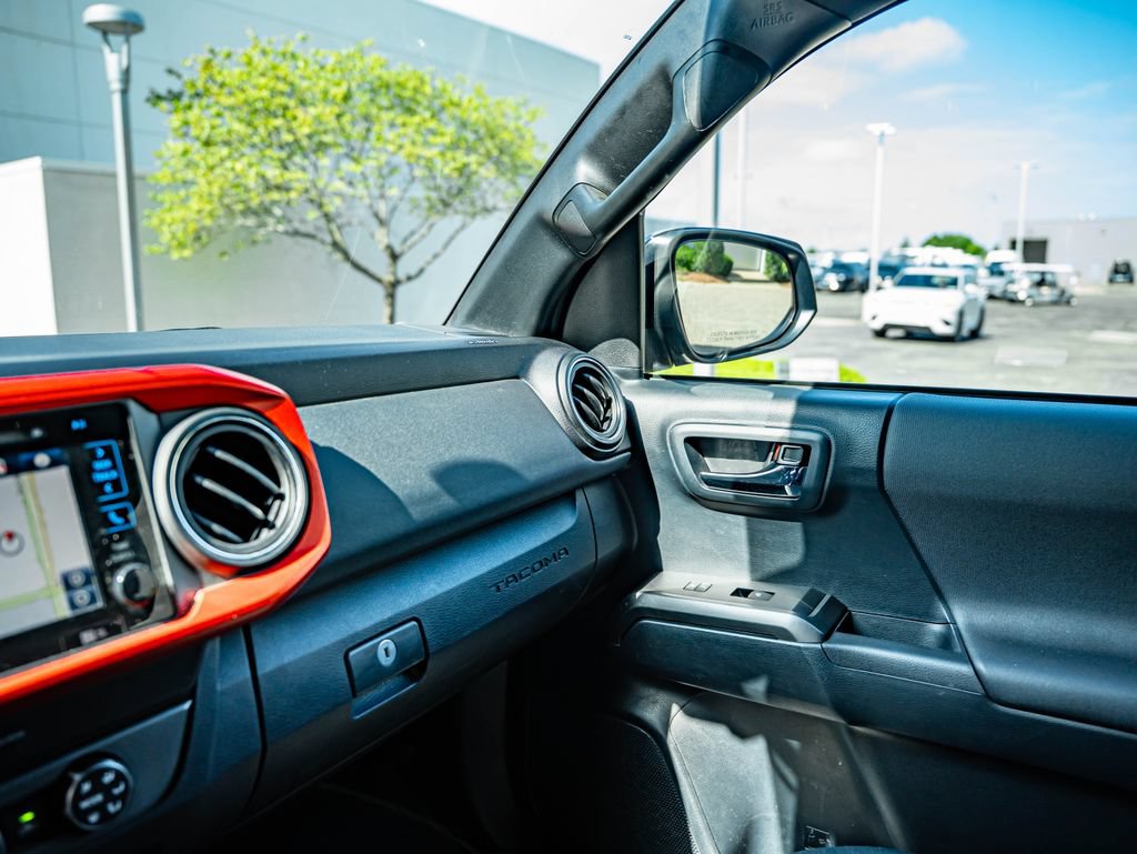 Used 2019 Toyota Tacoma TRD Off-Road AWD/4WD image 30