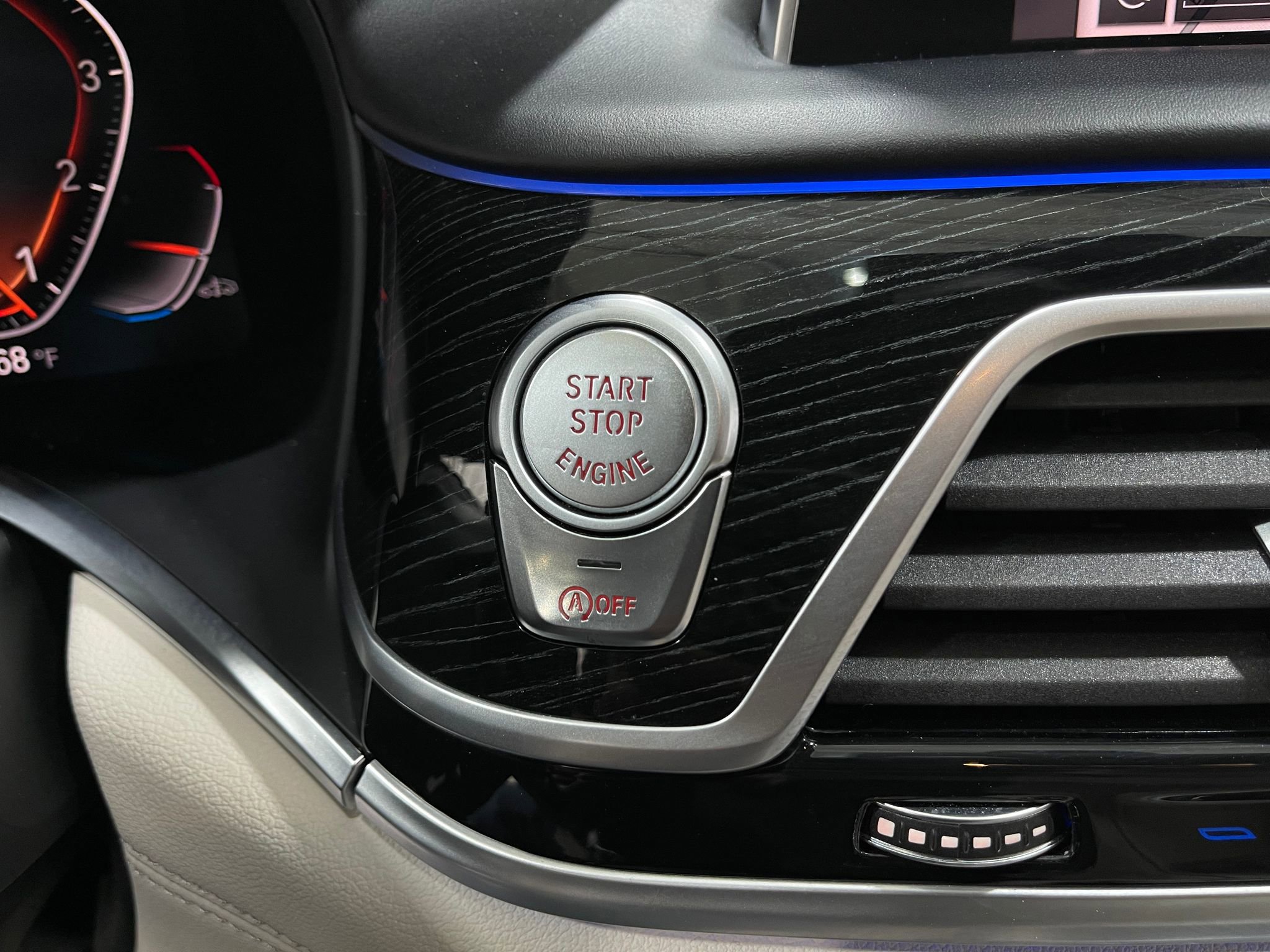 Used 2021 BMW 750i xDrive w/ Executive Package image 21