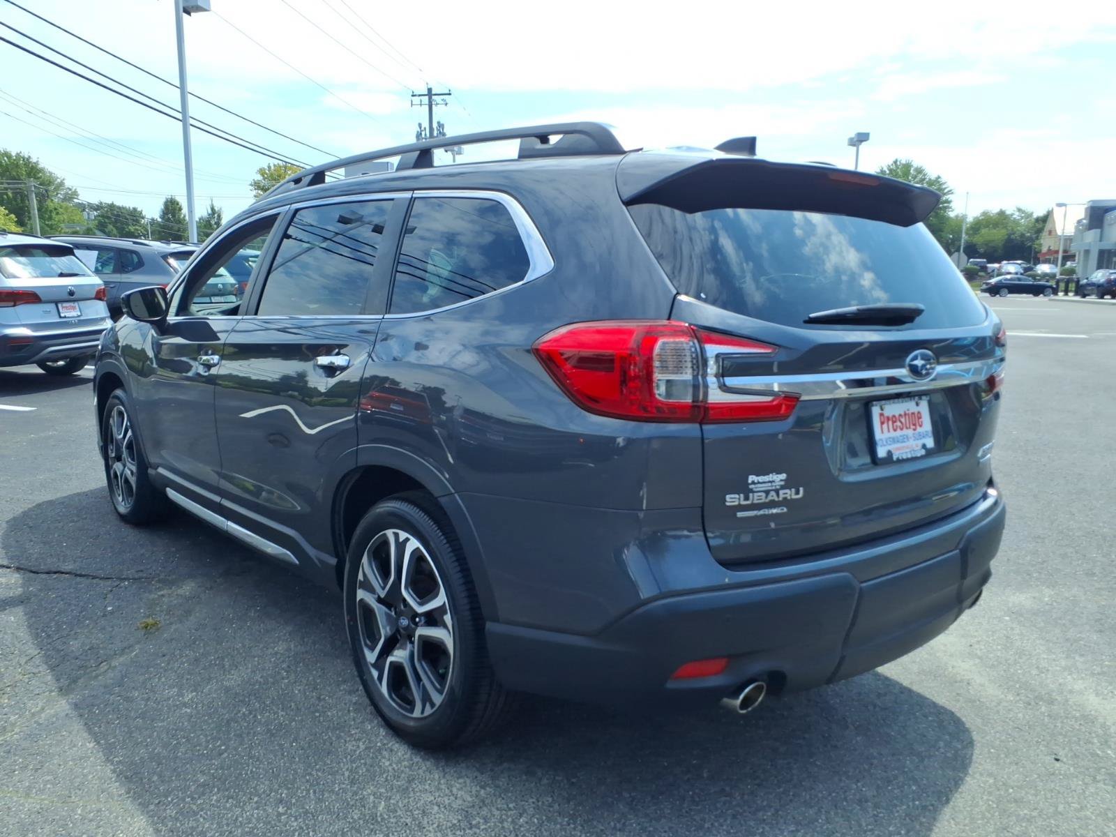 Used 2024 Subaru Ascent Touring AWD/4WD image 4