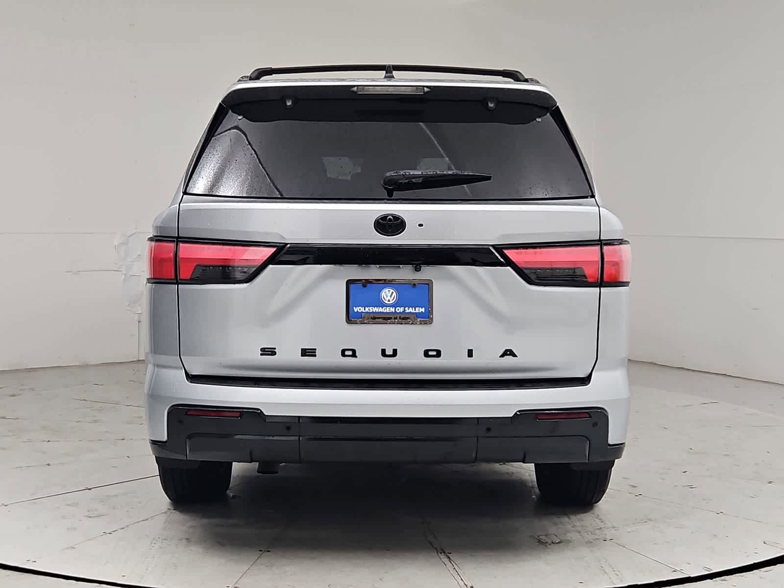 Used 2024 Toyota Sequoia Platinum AWD/4WD image 5