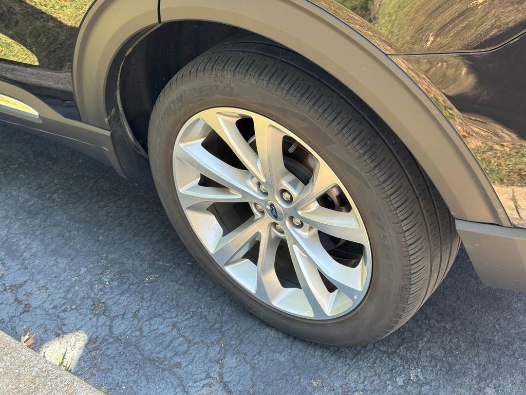 Used 2022 Ford Explorer Platinum w/ Equipment Group 601A image 5