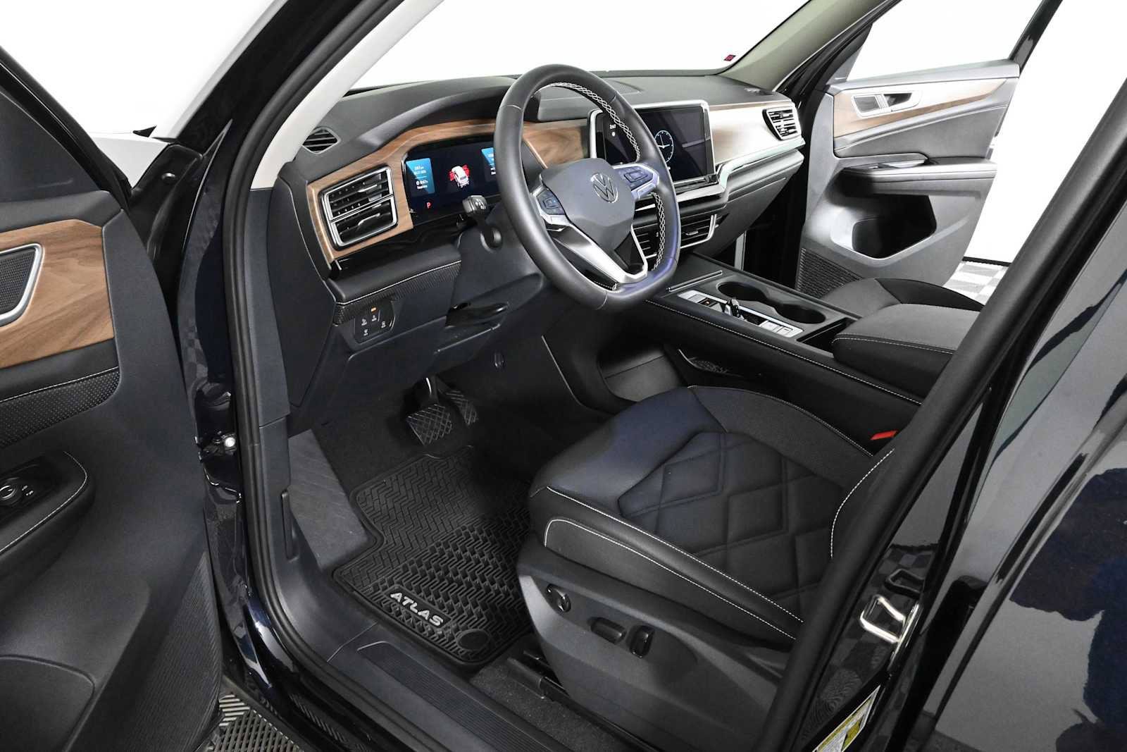 Certified 2026 Volkswagen Atlas SE FWD image 16