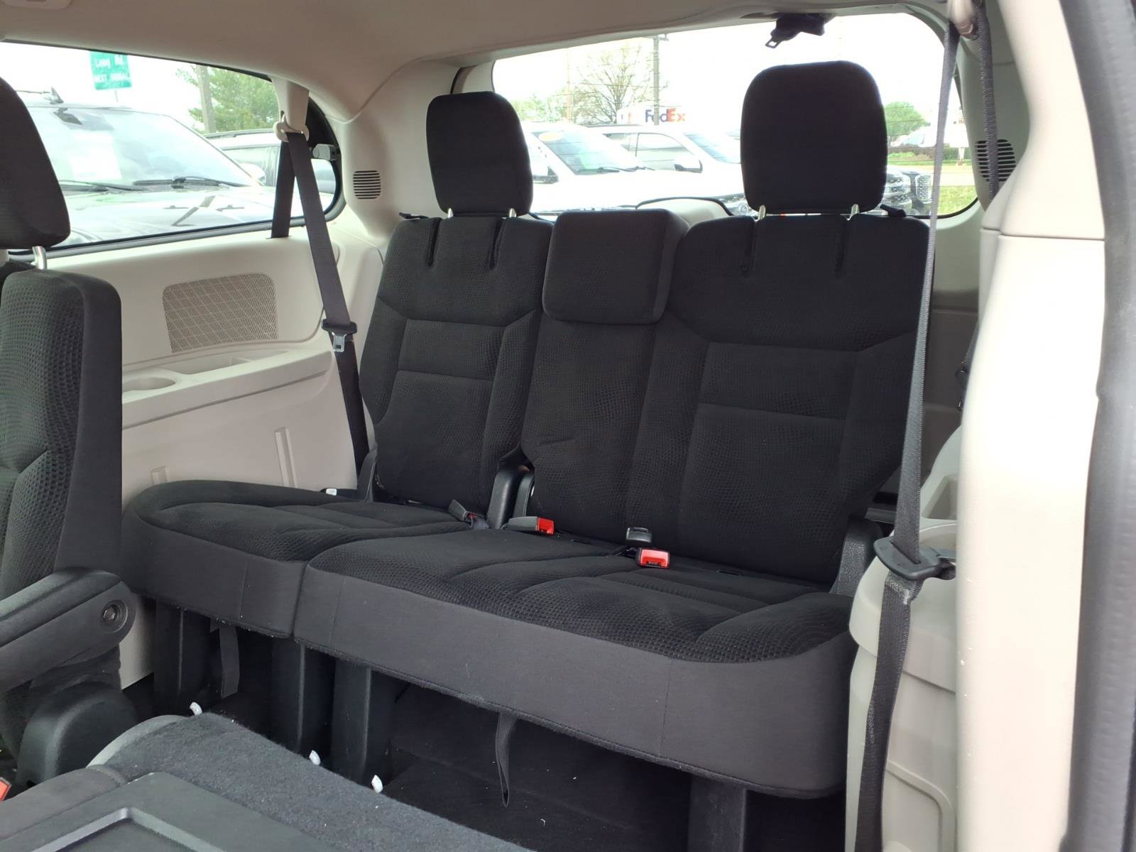 Used 2019 Dodge Grand Caravan SE w/ UConnect Hands-Free Group image 25