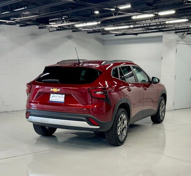 Used 2025 Chevrolet Trax LT w/ LT Convenience Package FWD image 5
