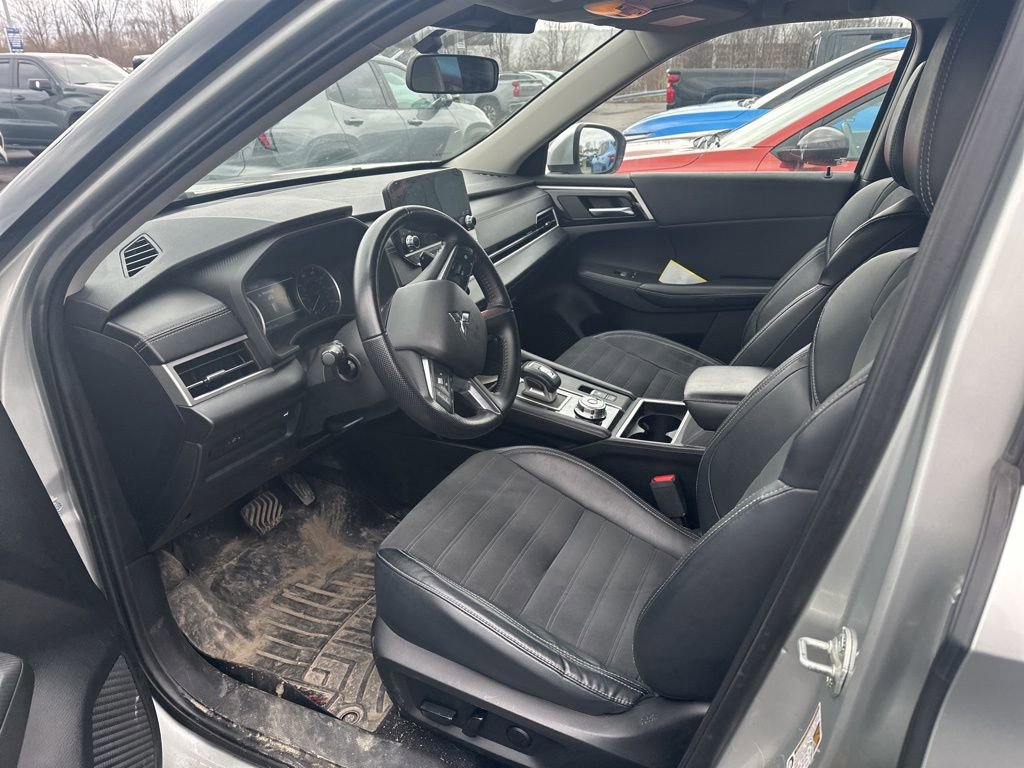 Used 2022 Mitsubishi Outlander SE image 6