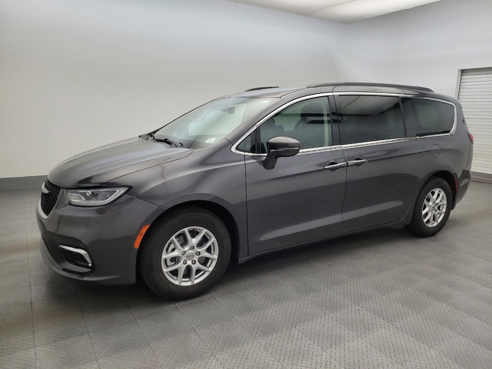 Used 2022 Chrysler Pacifica Touring-L FWD image 2